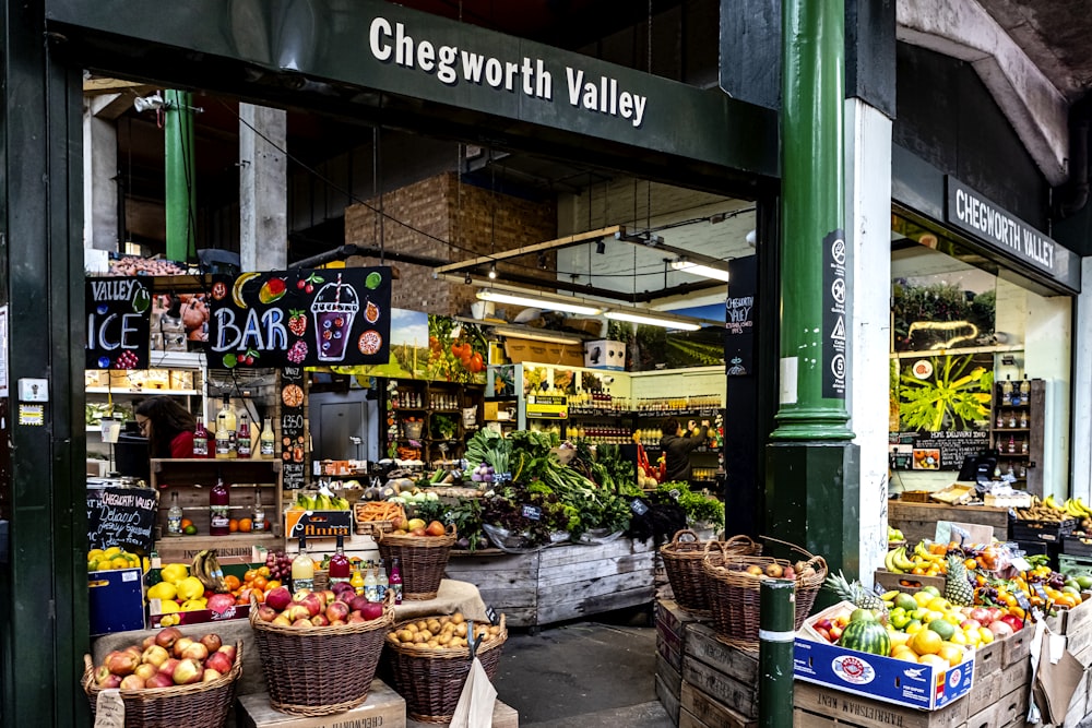 Étal de fruits sur le marché