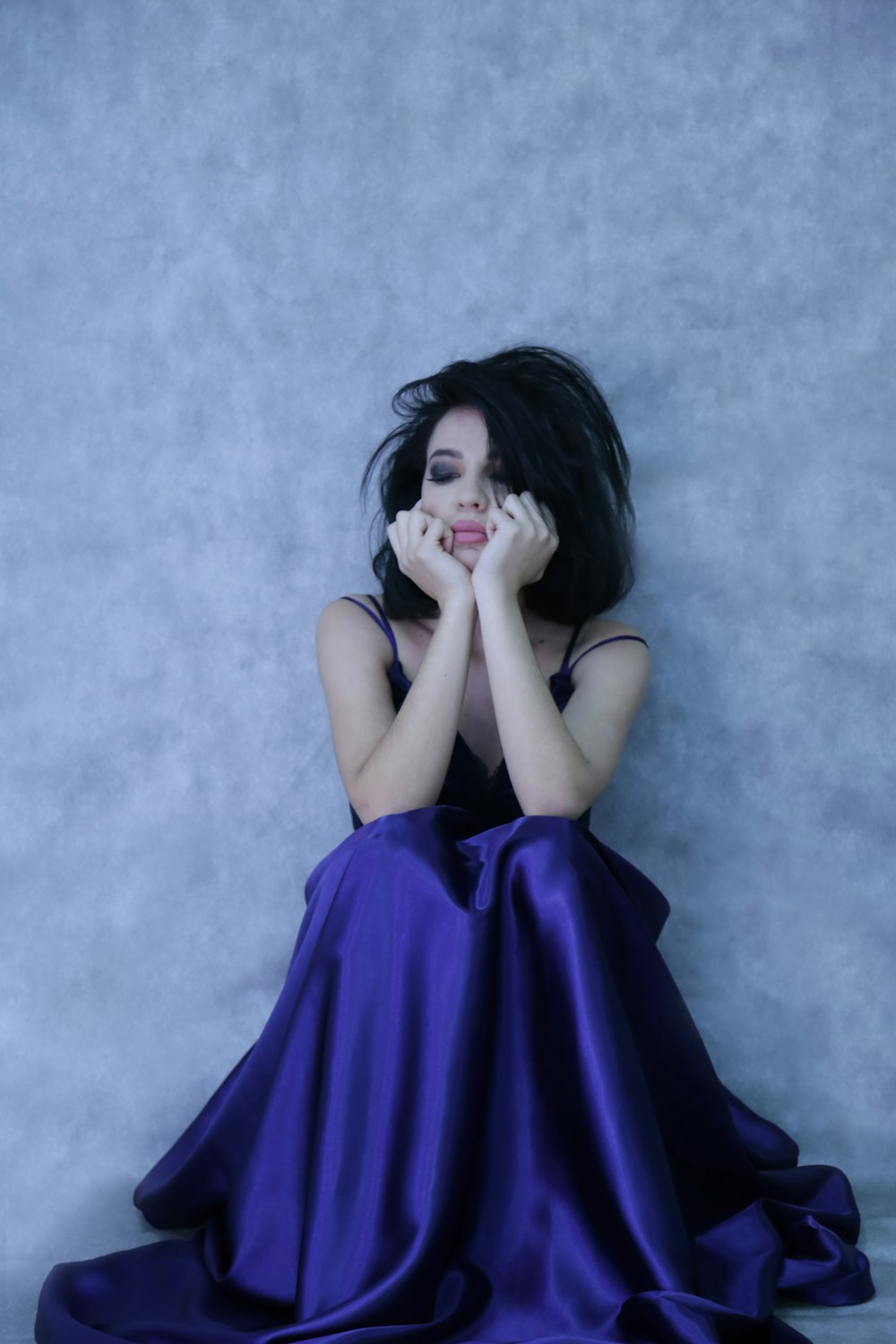 woman in purple sleeveless dress