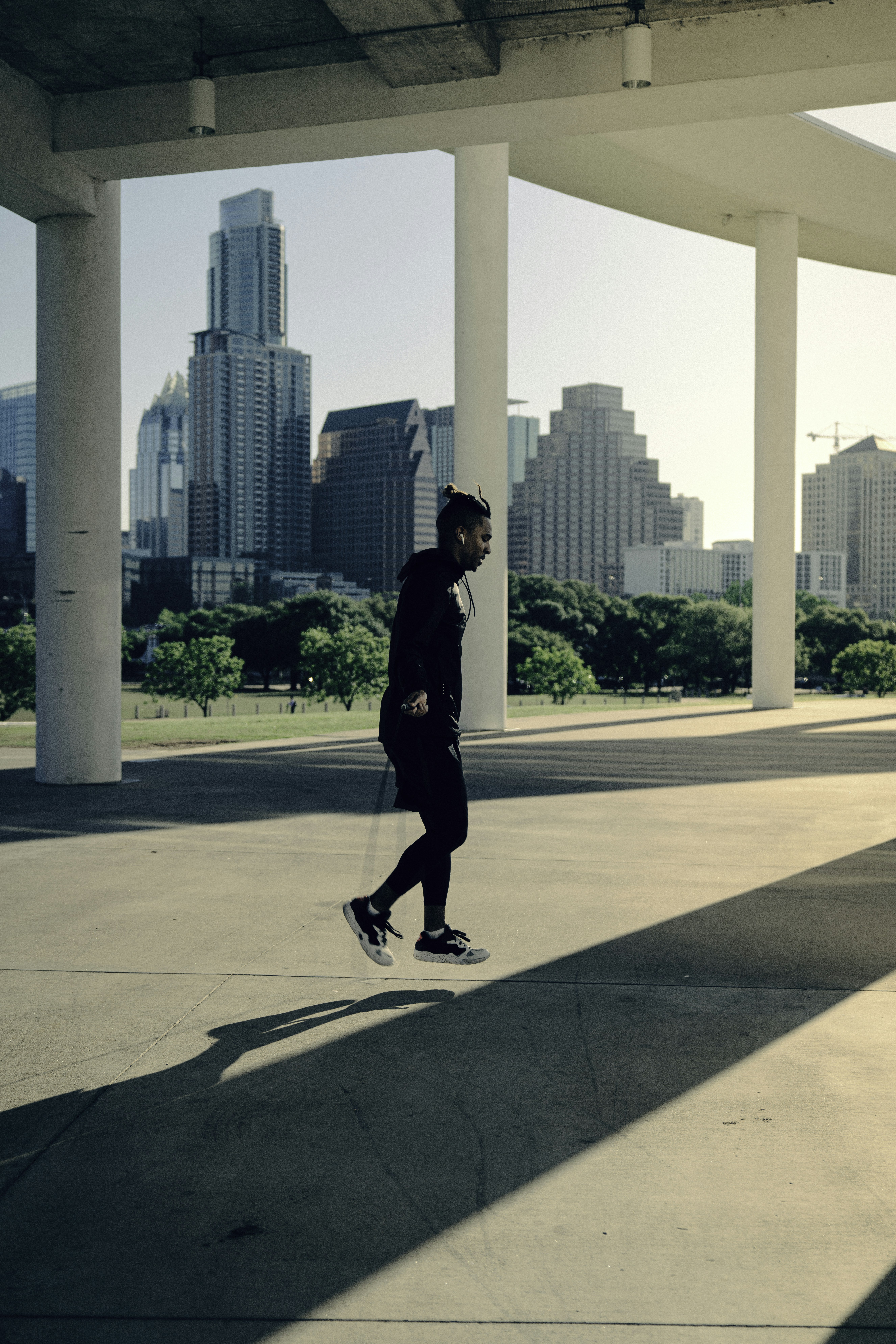 Guy doing jumprope