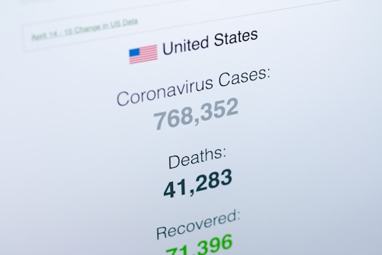 Statistics related to COVID-19 cases in the United States are displayed. The number of cases is 768,352, deaths are 41,283, and recoveries are 71,396. The American flag is visible at the top alongside the text 'United States'.