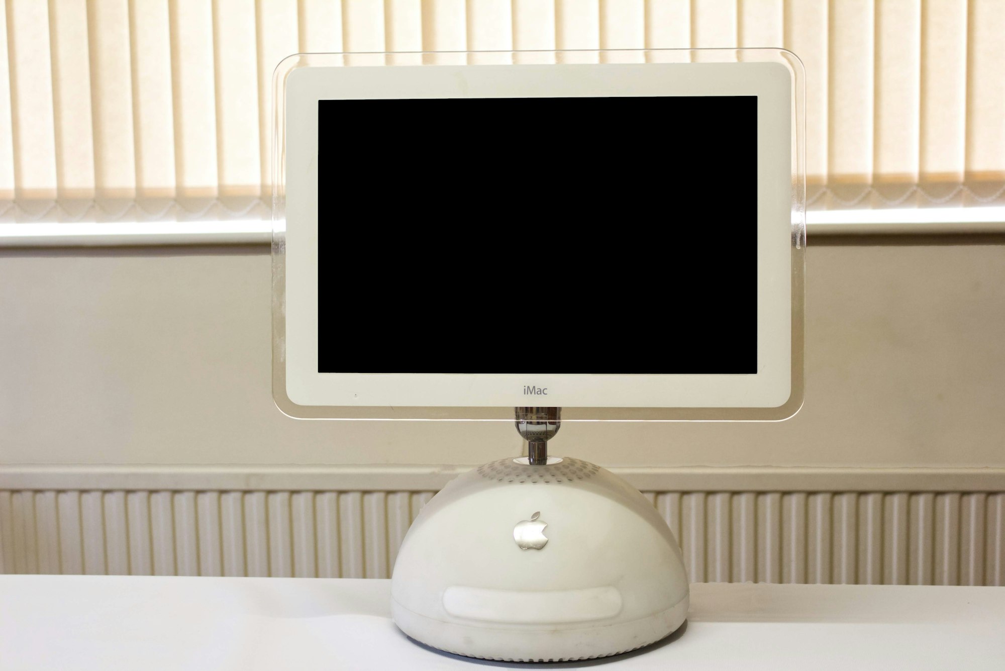 Моддер сделал из iMac G4 современный компьютер