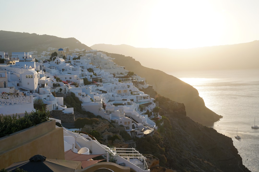 travelers stories about Cliff in Santorini, Greece