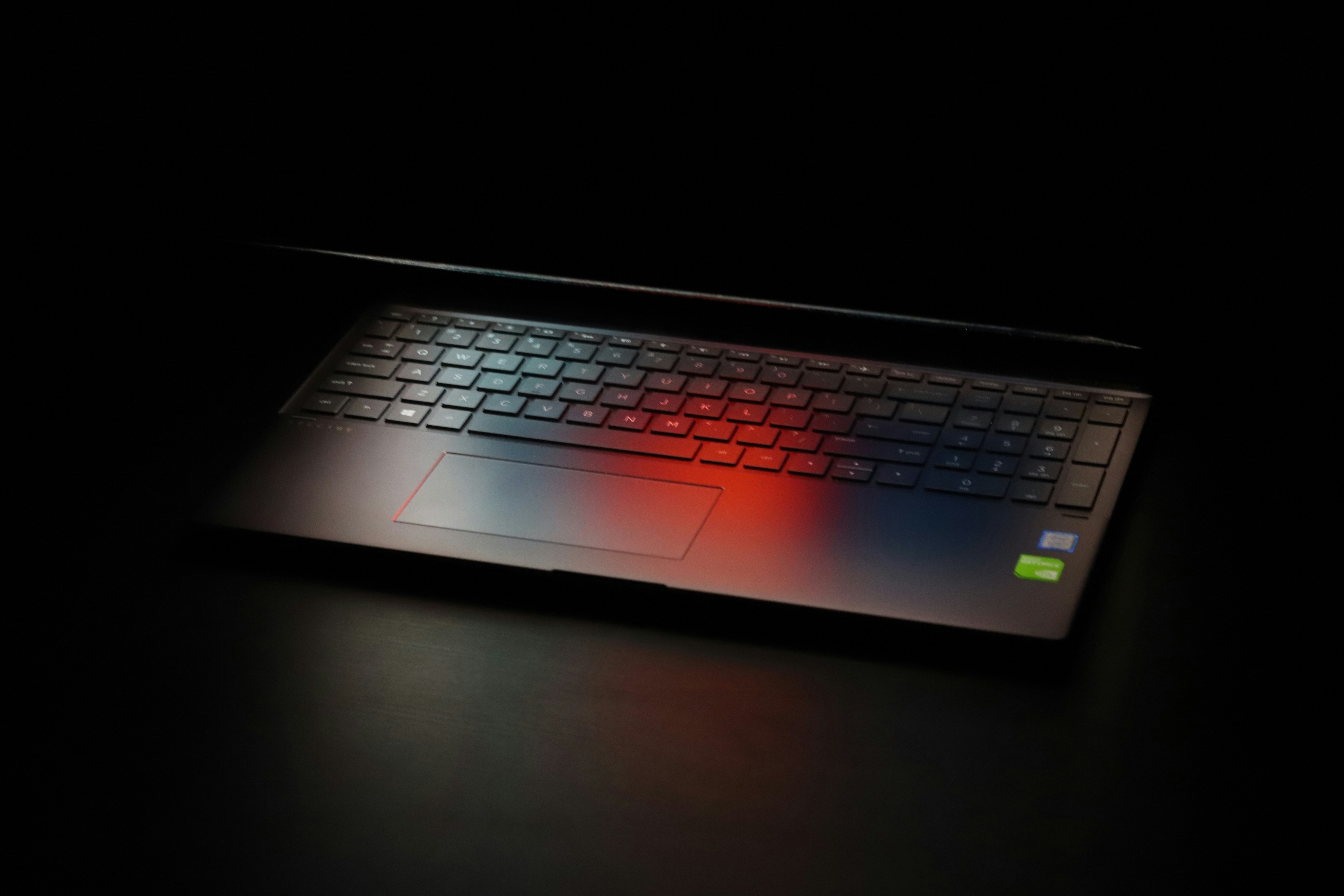 schwarzer und grauer Laptop-Computer