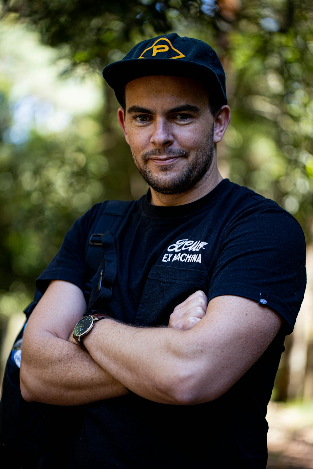 man in black crew neck t-shirt wearing black cap