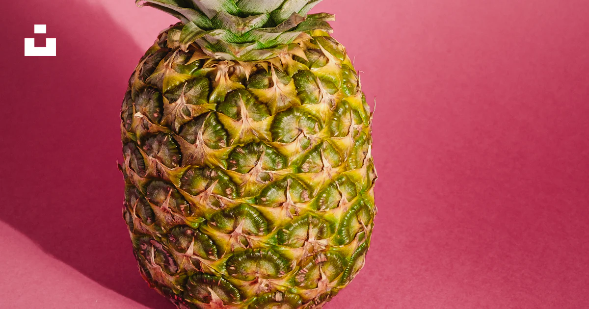 Fruta de piña sobre textil rosa foto – Imagen de Fruta gratuita en Unsplash