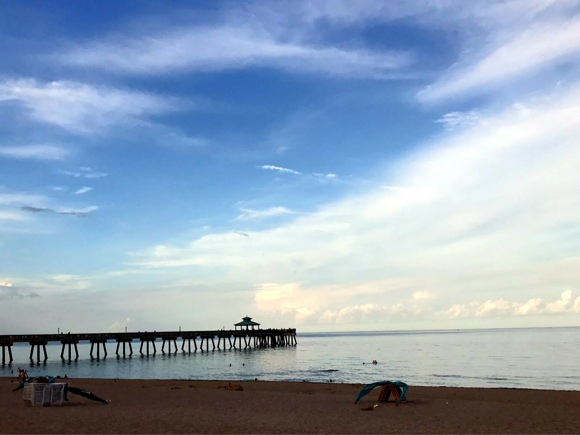 Deerfield Beach pier stretching into the Atlantic