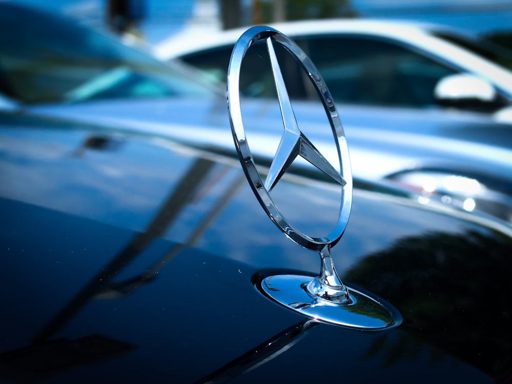 Silver mercedes benz emblem on black car photo – Free Blue Image on Unsplash