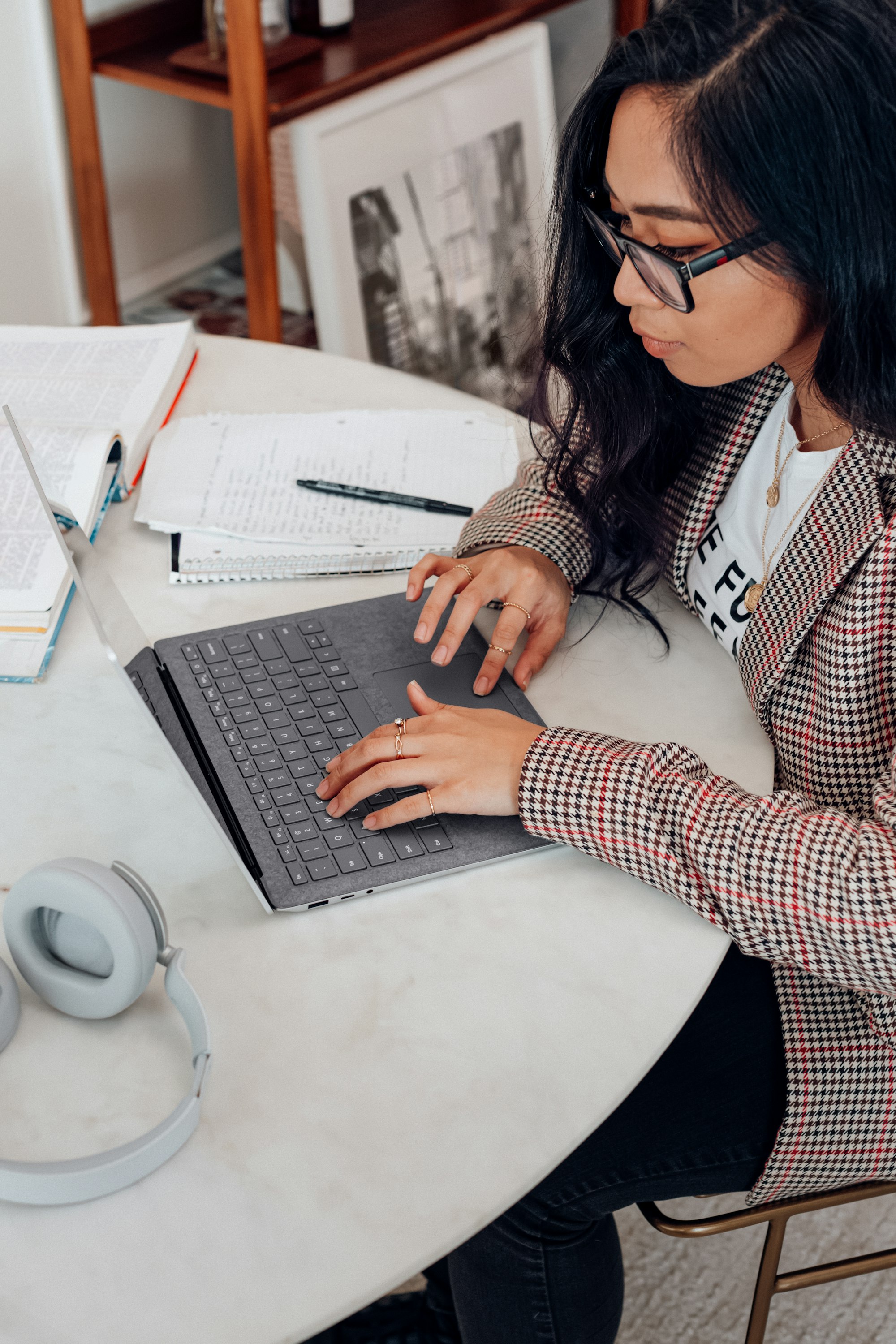 Microsoft Surface Laptop 3 in platinum

shot by: Christiann Koepke 