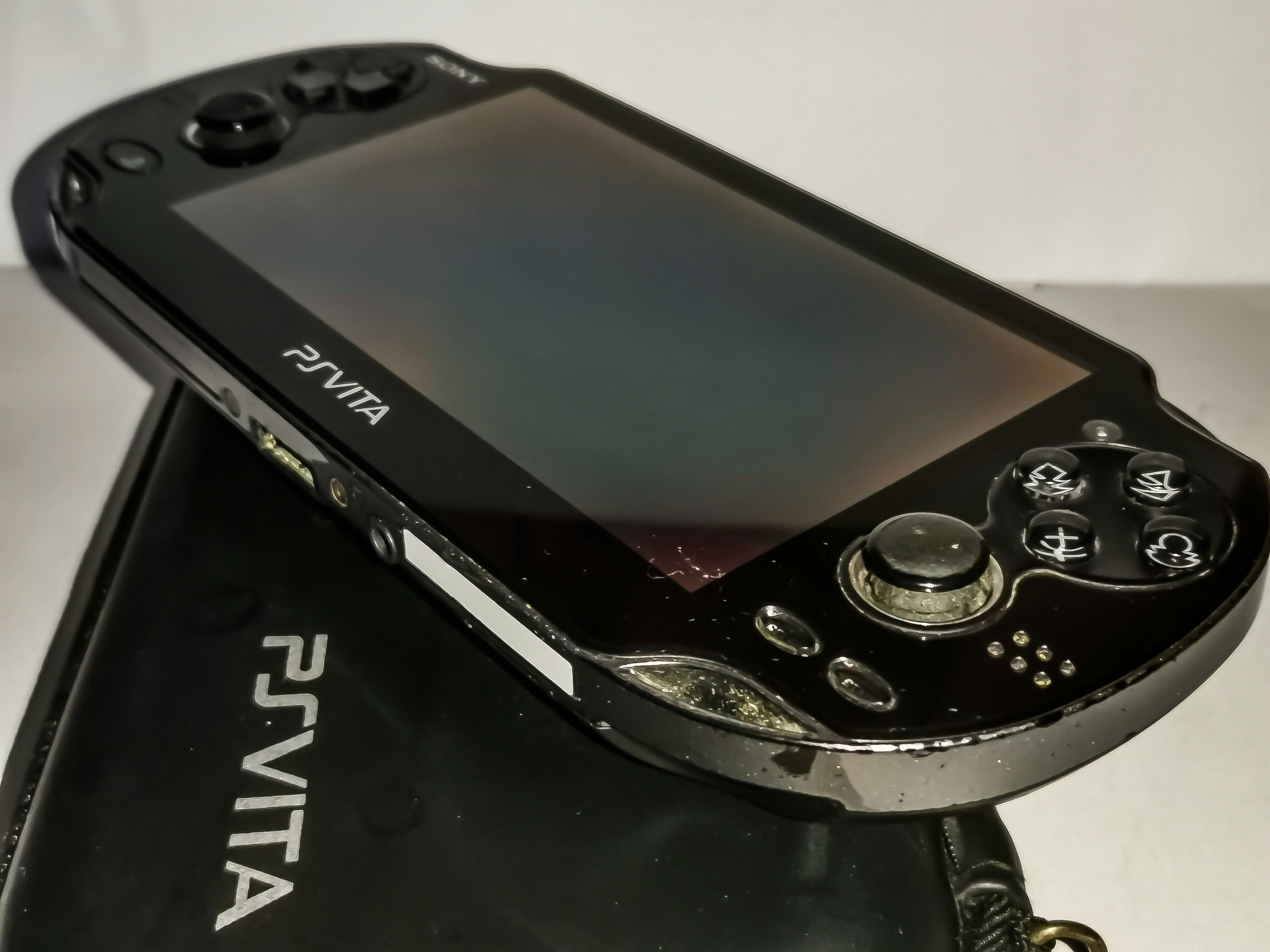 photo-1587624221408-1828de58635f