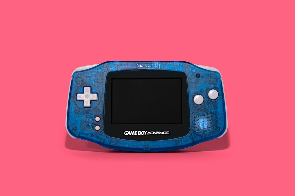 Blau-schwarzer Nintendo Game Boy