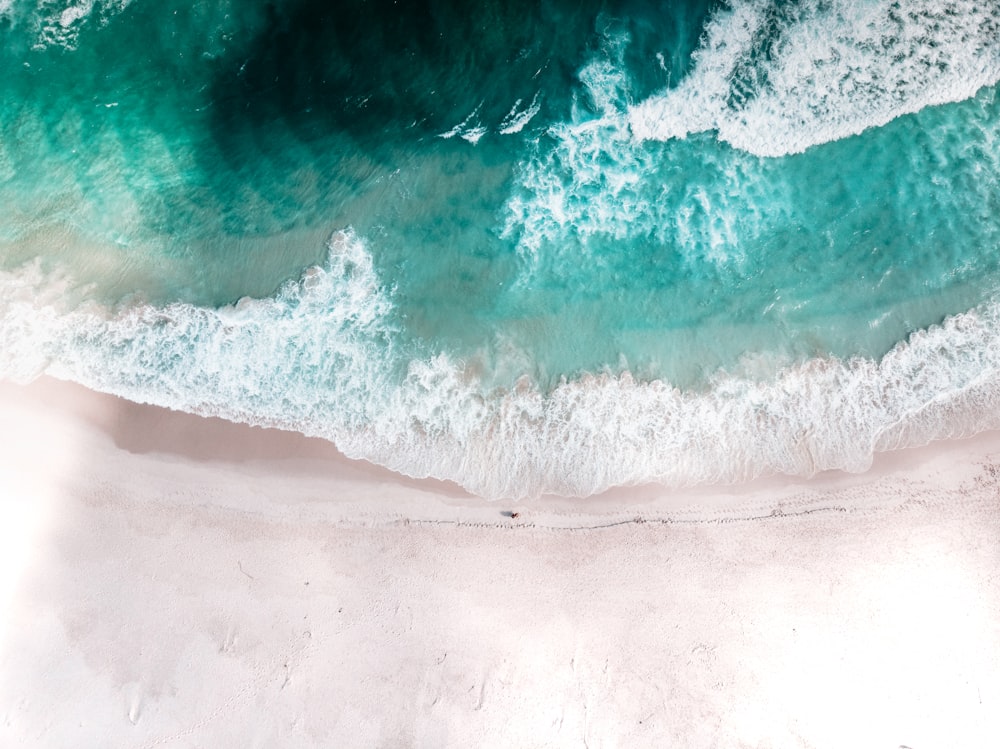 ocean waves crashing on shore during daytime