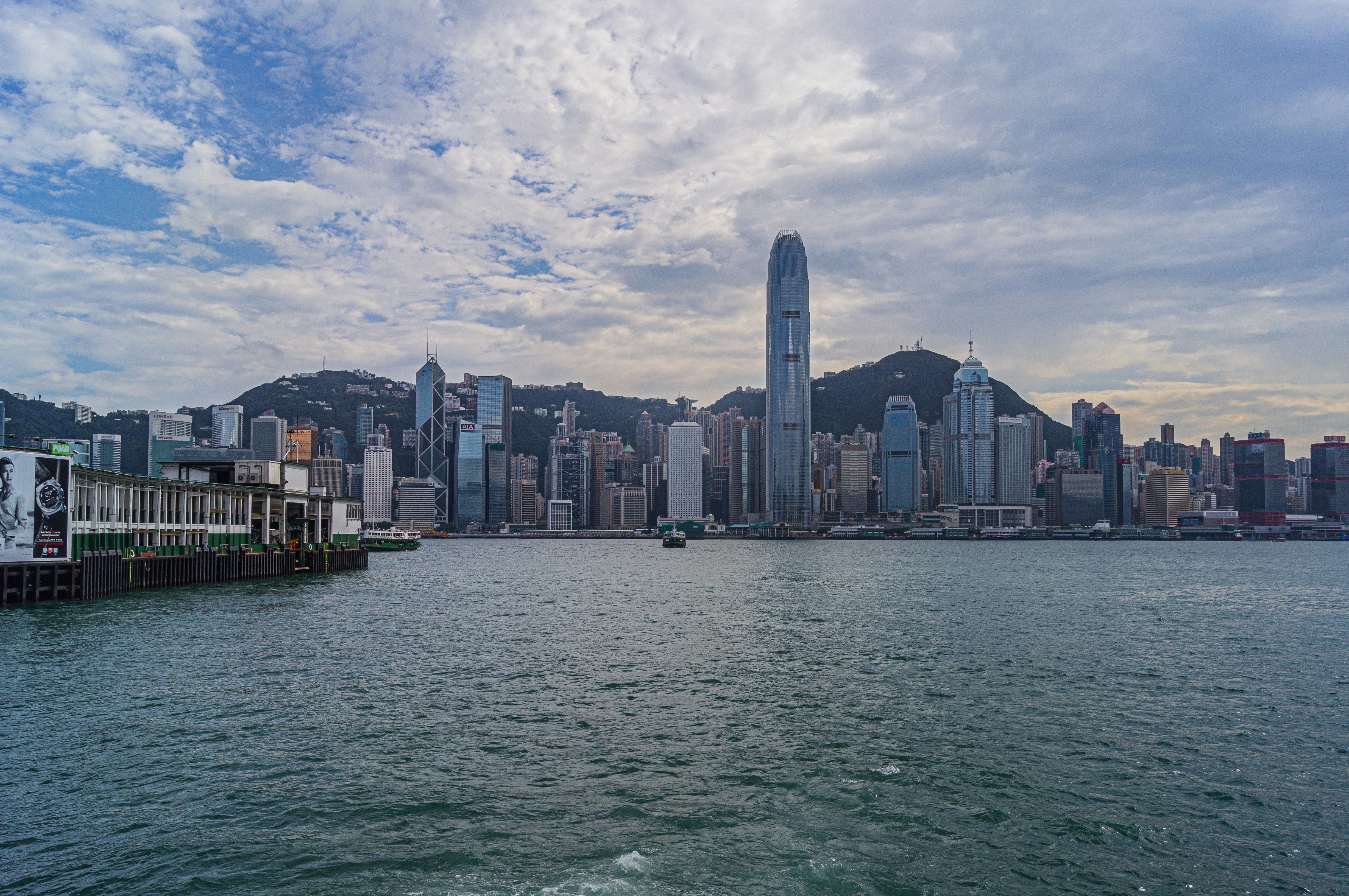 二、香港海关对手机进口的监管政策