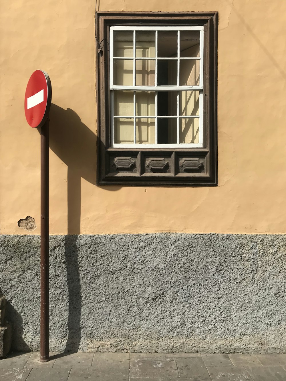 red and white stop sign