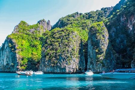 4 Islands Day Trip by Speed Boat