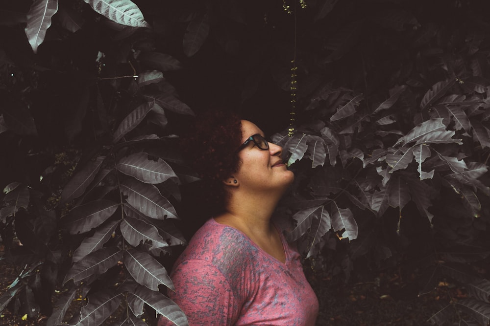 woman in pink scoop neck shirt wearing black sunglasses