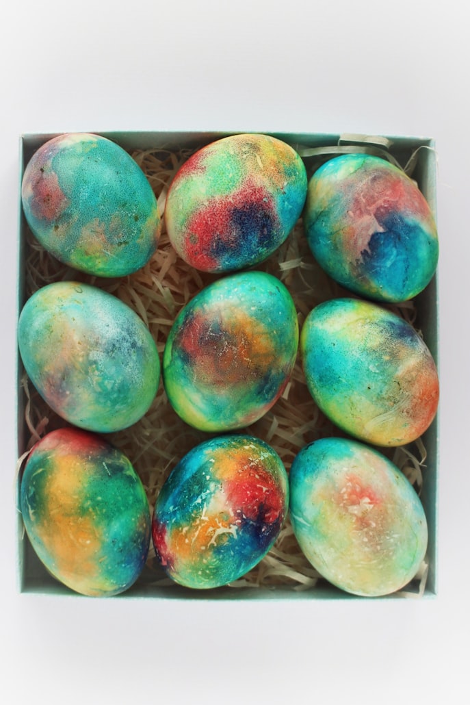 photo via unsplash.com by Alin Luna - 7 pretty ways to decorate Easter eggs