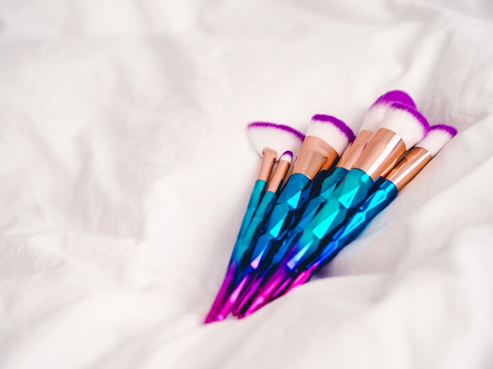 purple and white coloring pencils