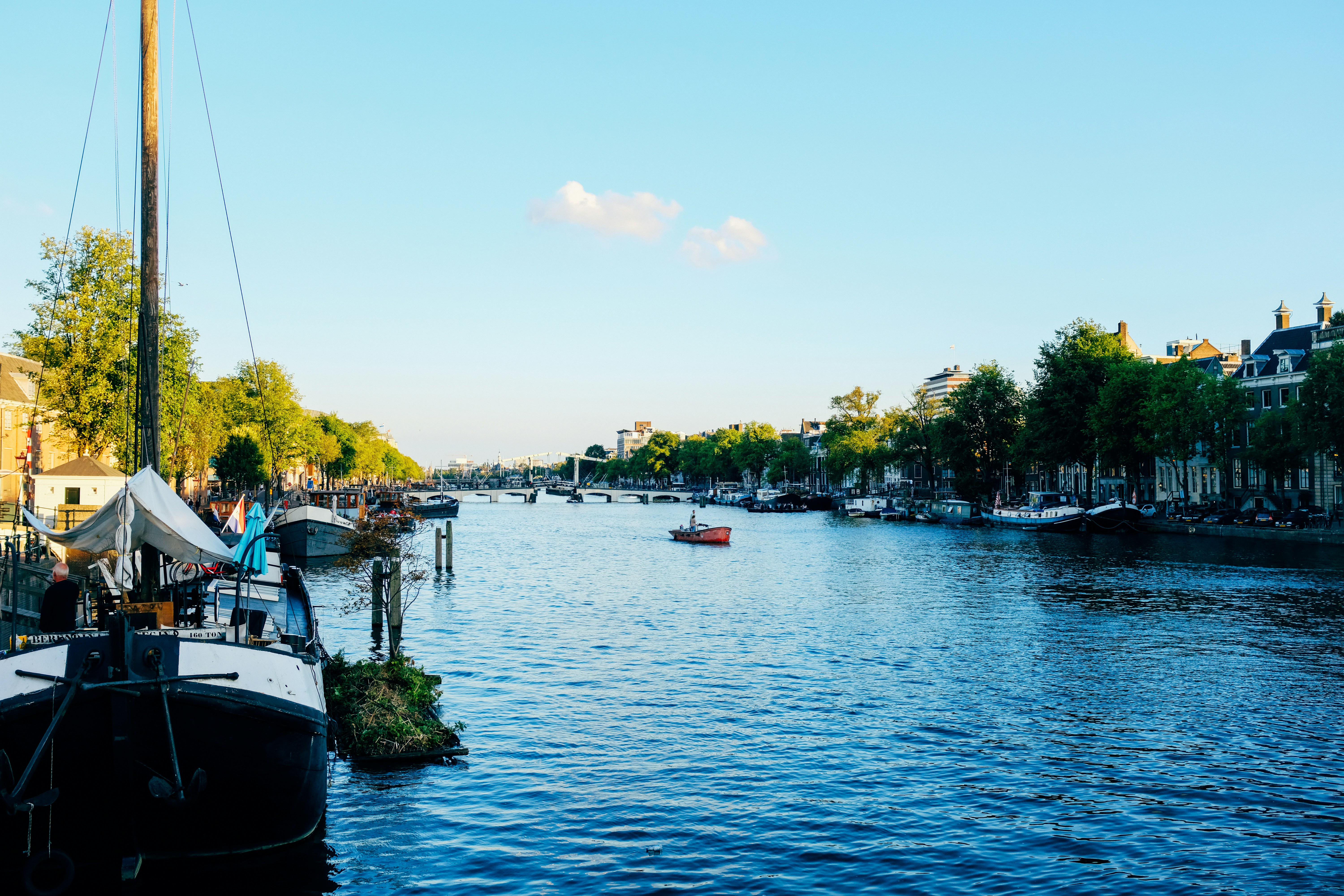 Photo by adrienolichon