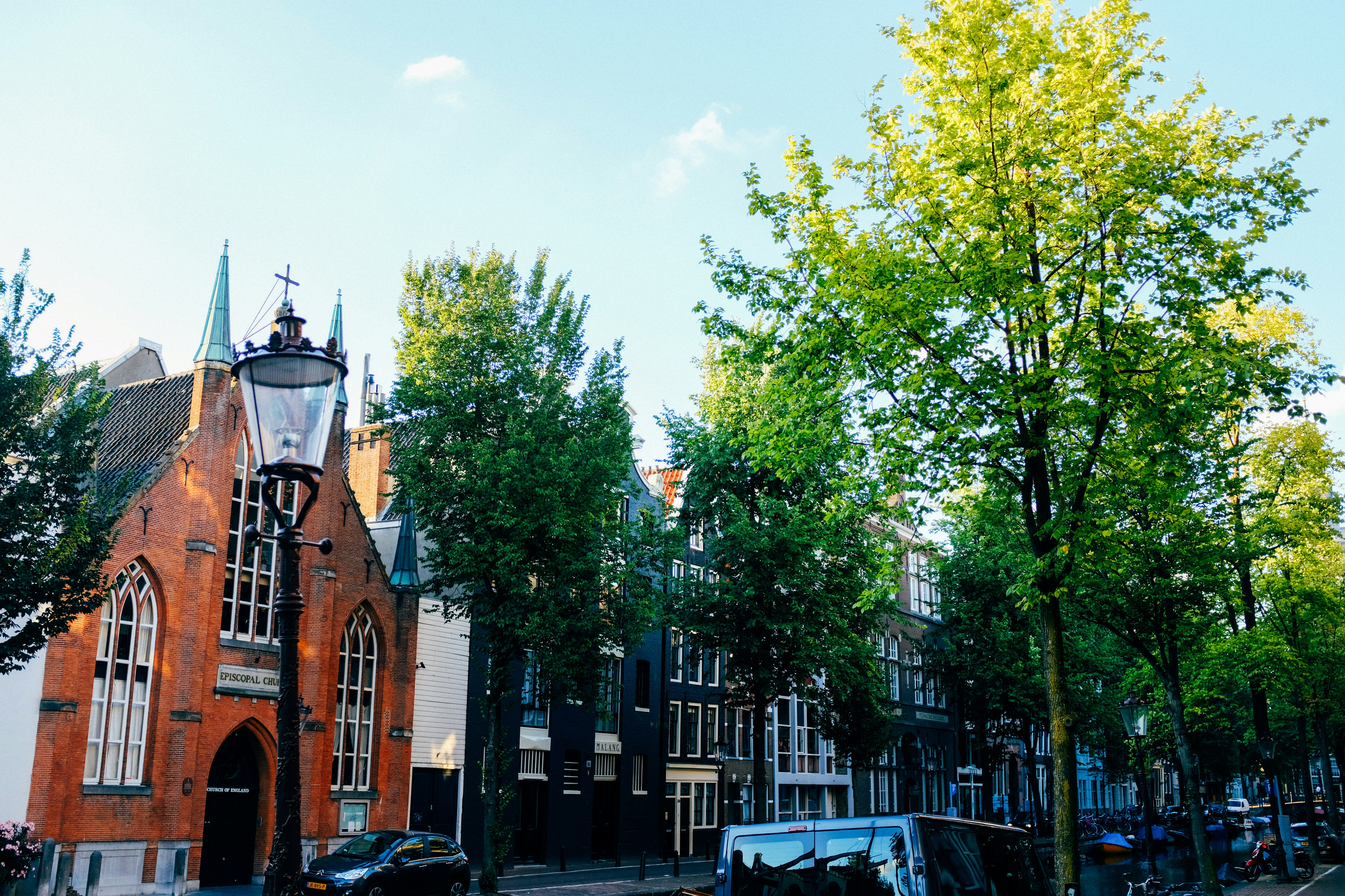 Photo by adrienolichon