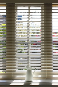white window blinds during daytime