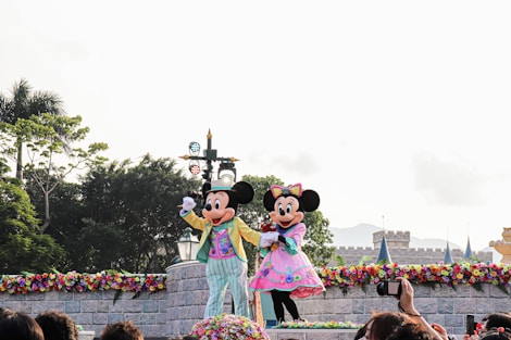 "Personnages Disney pendant la parade à Disneyland Paris