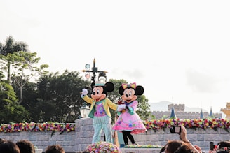 "Personnages Disney pendant la parade à Disneyland Paris