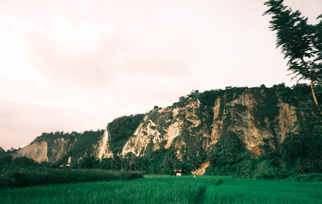 photo of Bukittinggi City Cliff near Jam Gadang