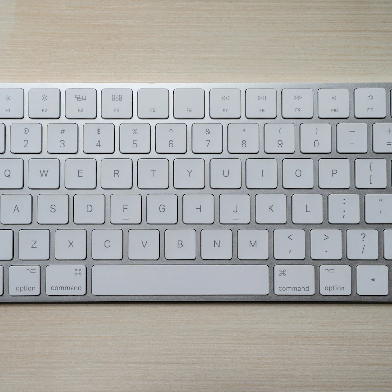 لوحة مفاتيح ميكانيكية لاسلكية بإضاءة RGB