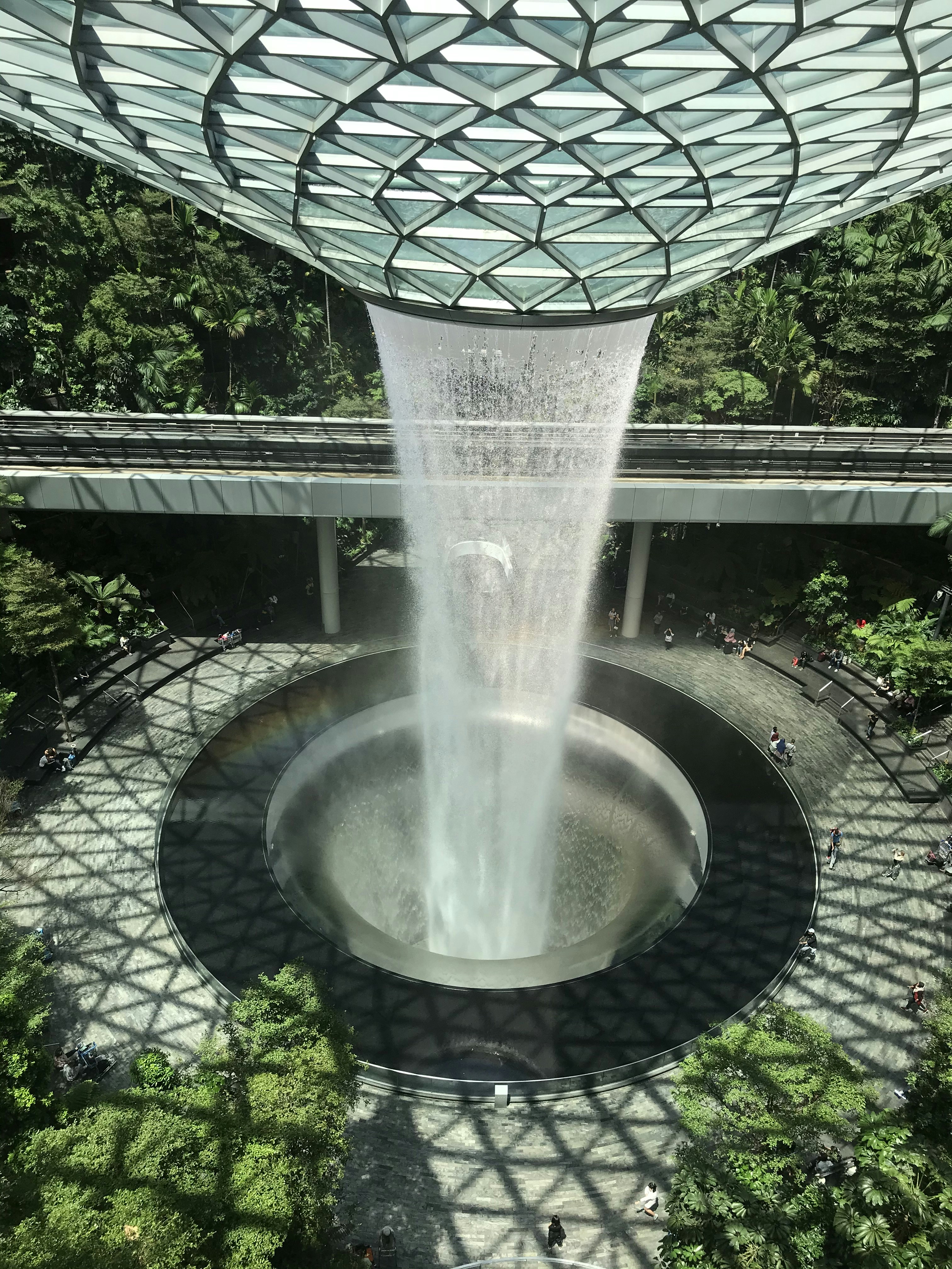 Water fountain in the middle of the garden photo – Free Singapore Image ...