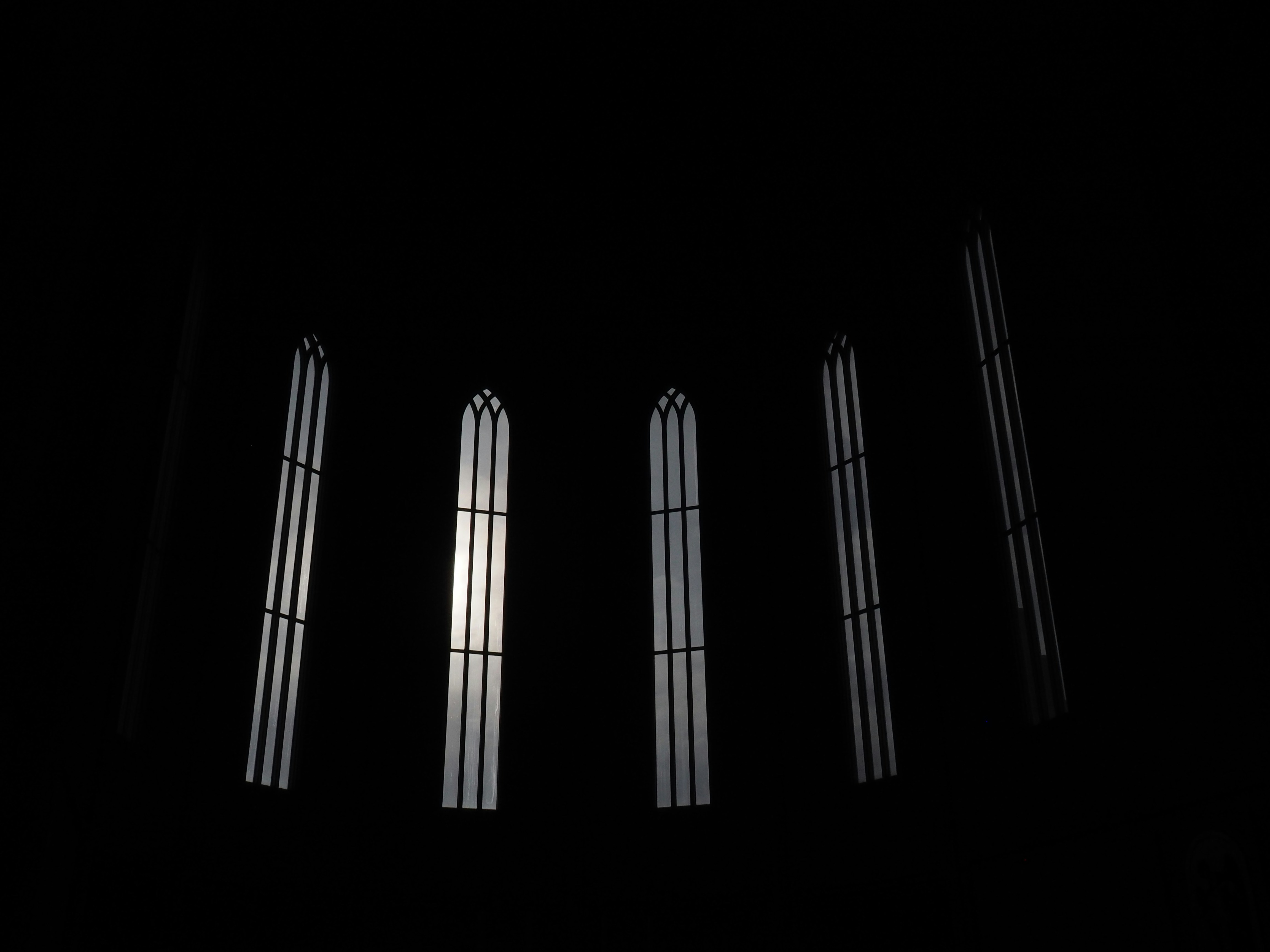 photo-1587837352292-efb815cb8982?q=80&w=1974&auto=format&fit=crop&ixlib=rb-4.1.0&ixid=M3wxMjA3fDB8MHxwaG90by1wYWdlfHx8fGVufDB8fHx8fA%3D%3D