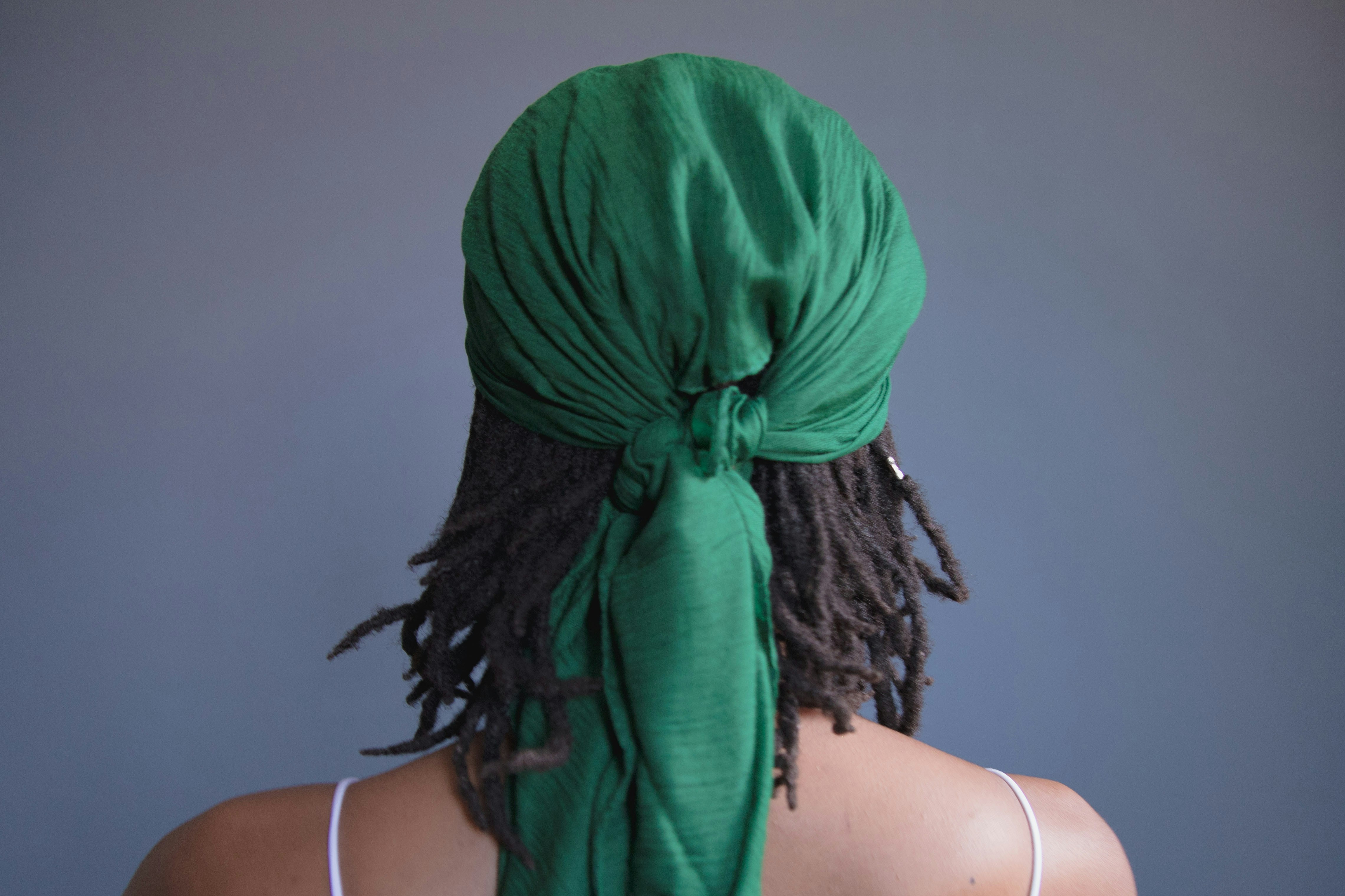 두피에 내리는 눈? 비듬 종결시키는 샴푸 사용법, 지금 바로 확인!