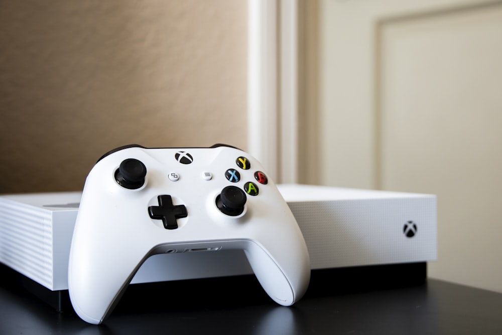 white xbox one game controller