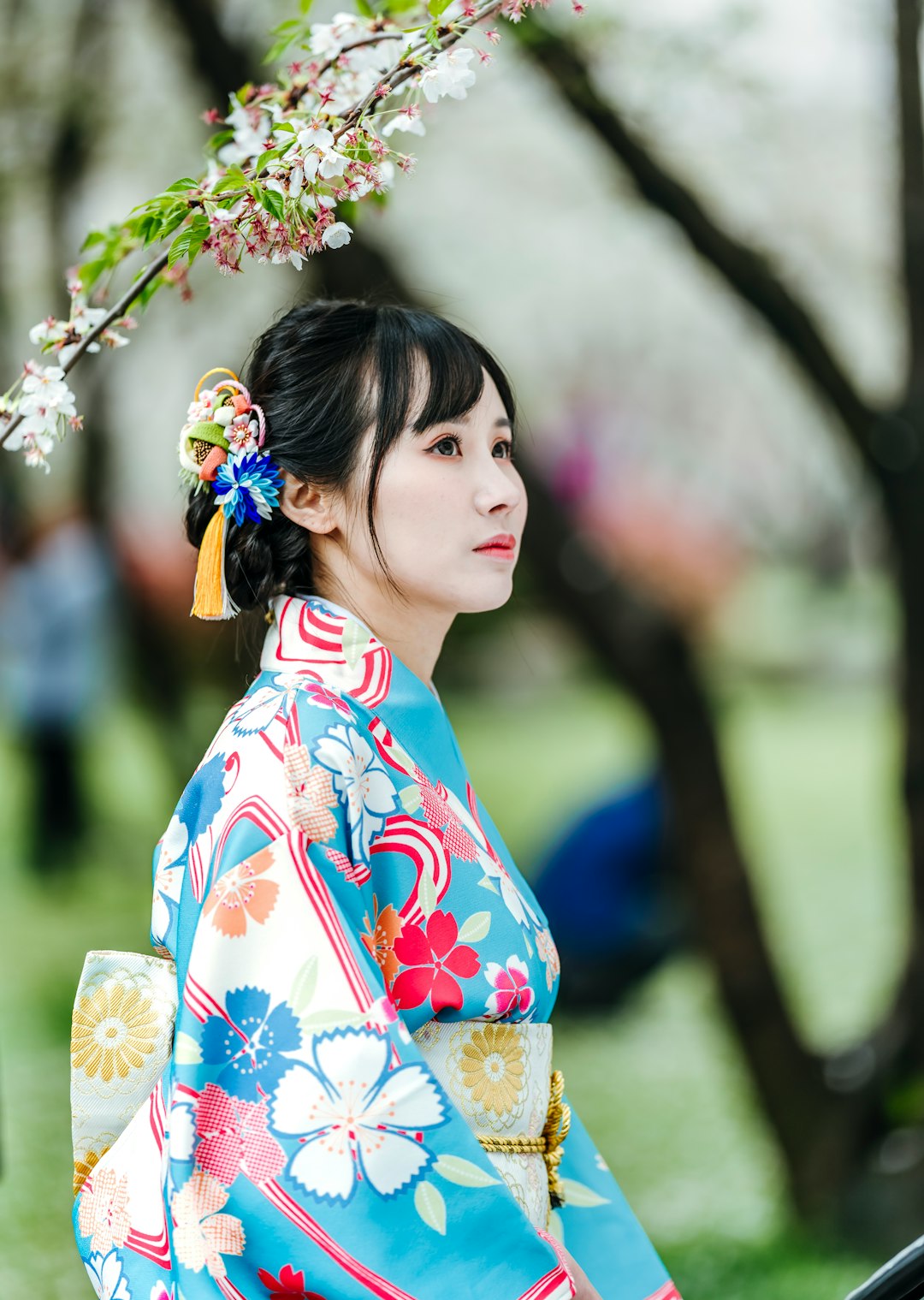 woman in white red and blue floral kimono