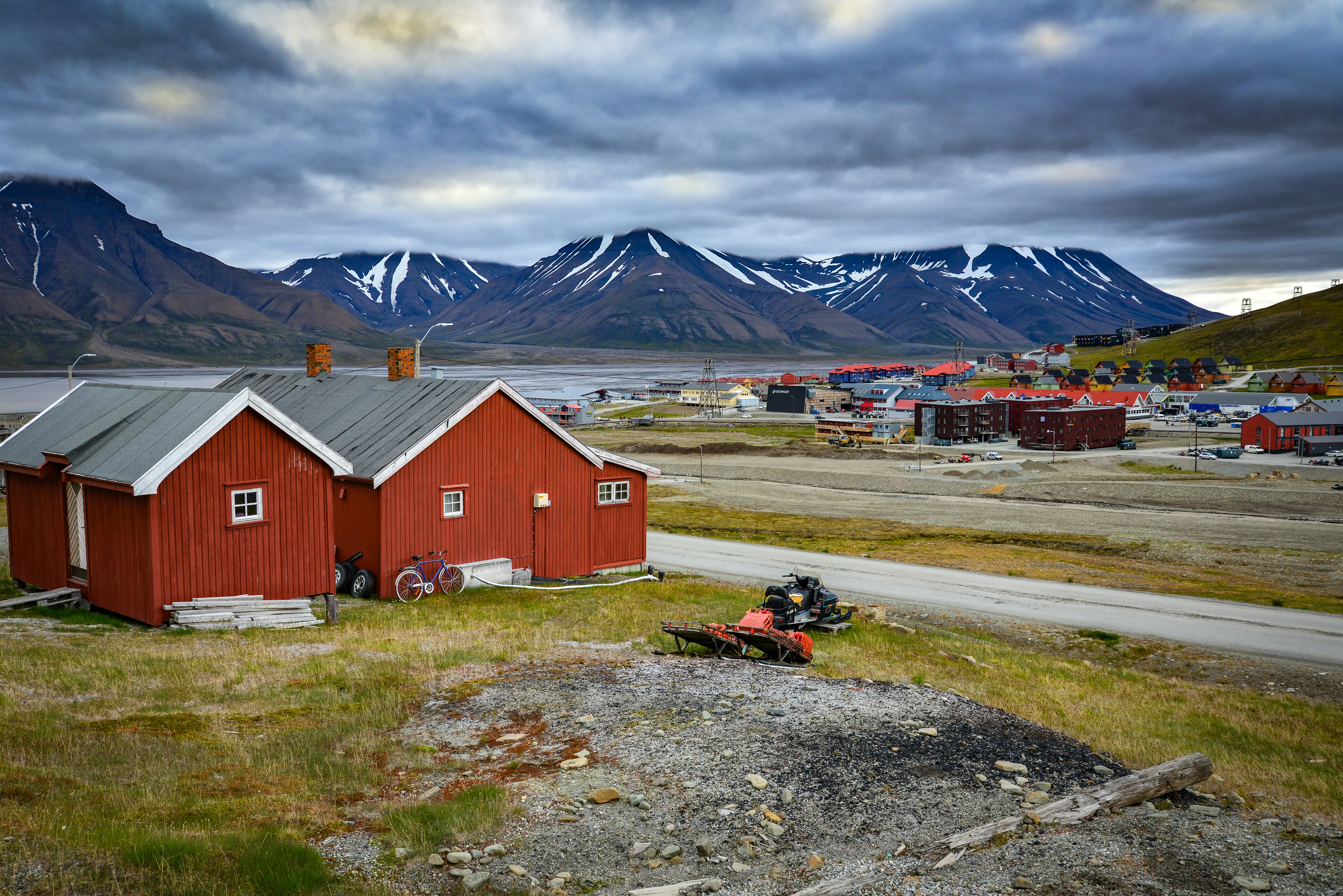 red and white barn near mountain under white clouds during daytime