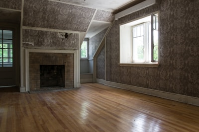Room interior featuring walls and ceilings with fresh, textured wallpaper and paint finishes.