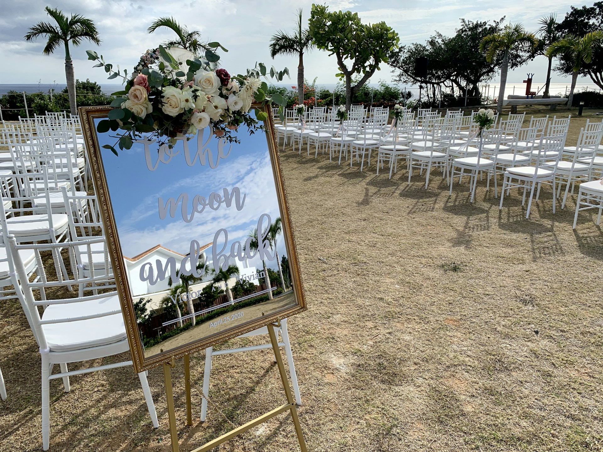 gray computer monitor