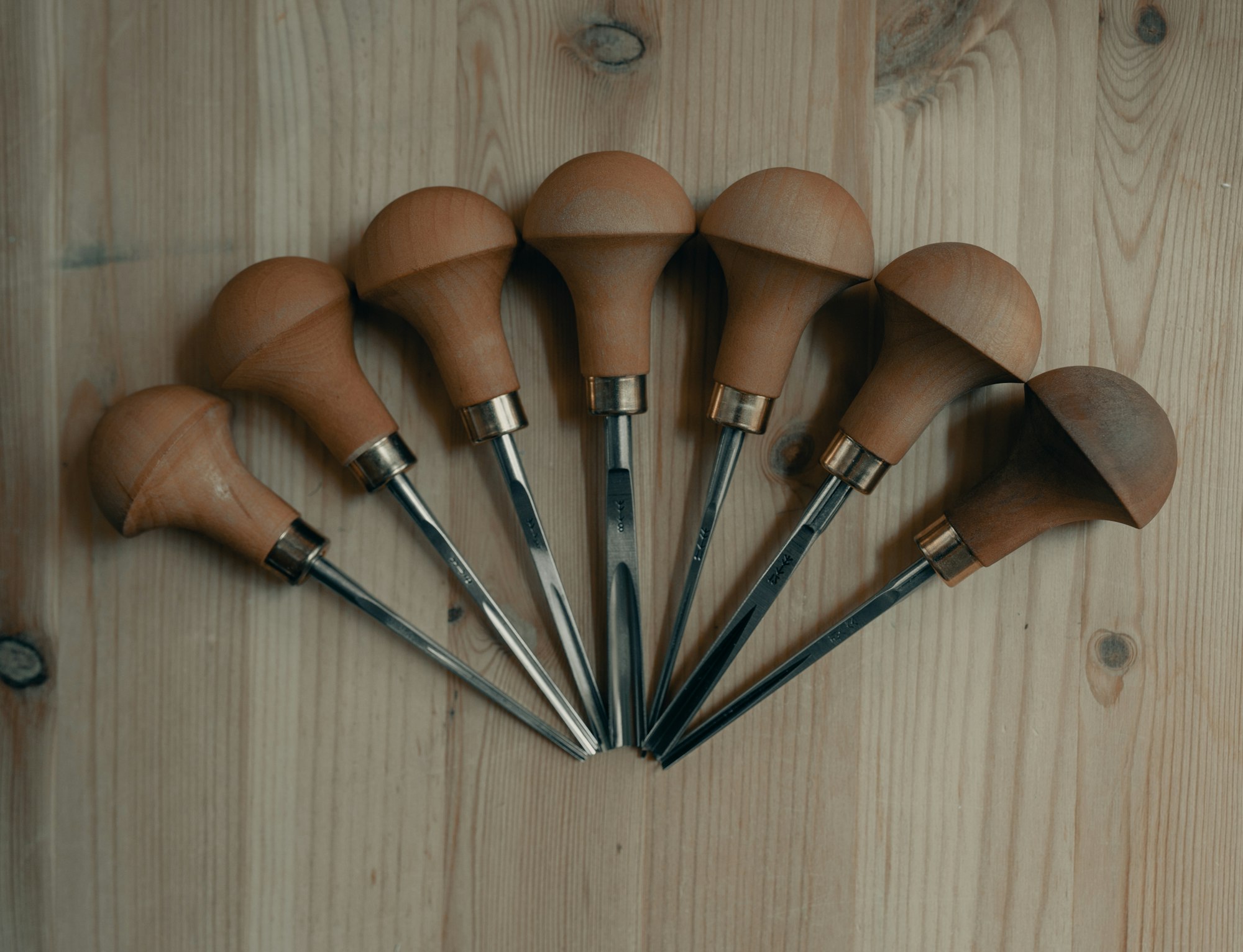 Swiss woodcarving tools 3/3 (IG: @clay.banks)