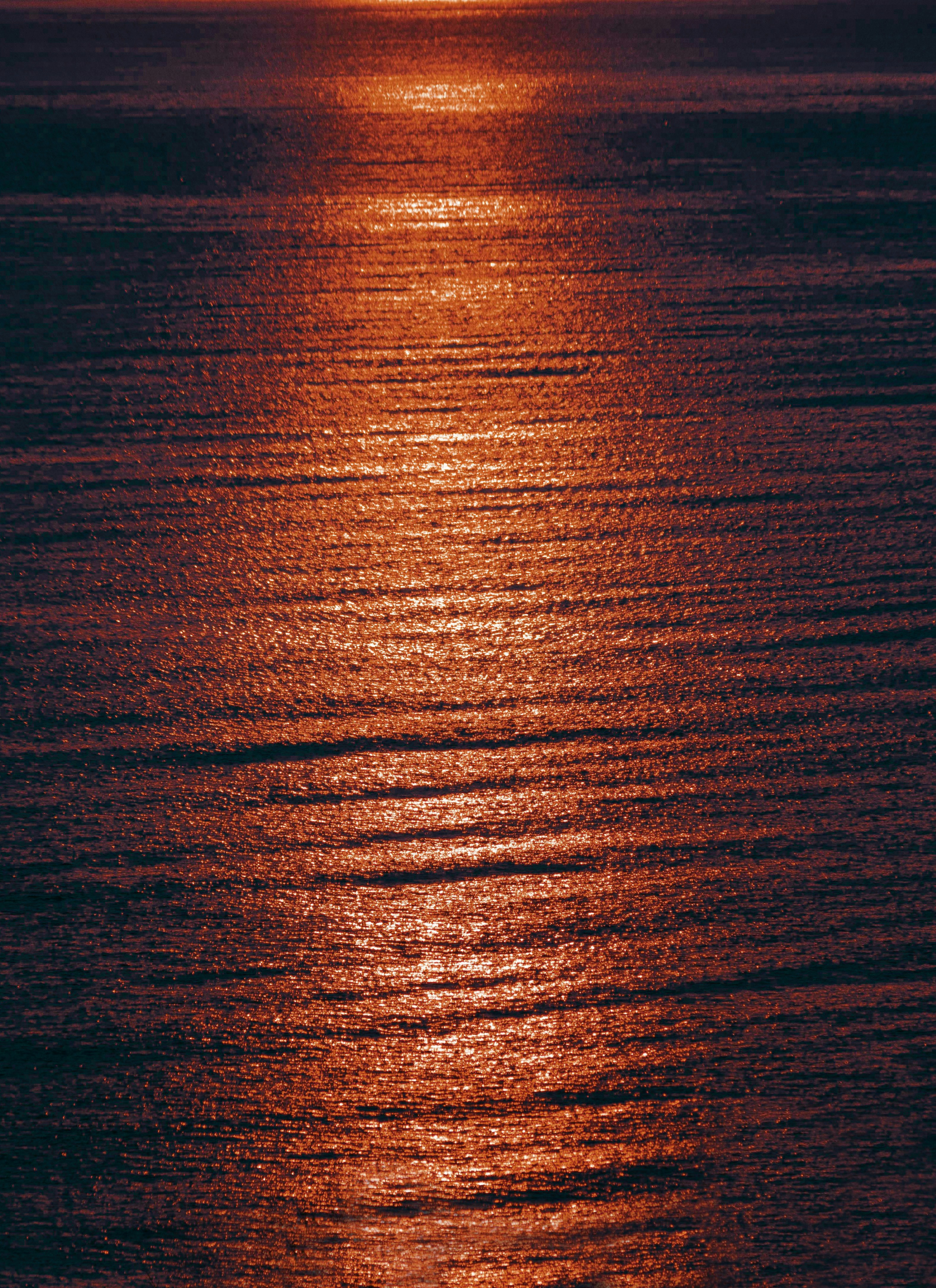Plan d’eau au coucher du soleil