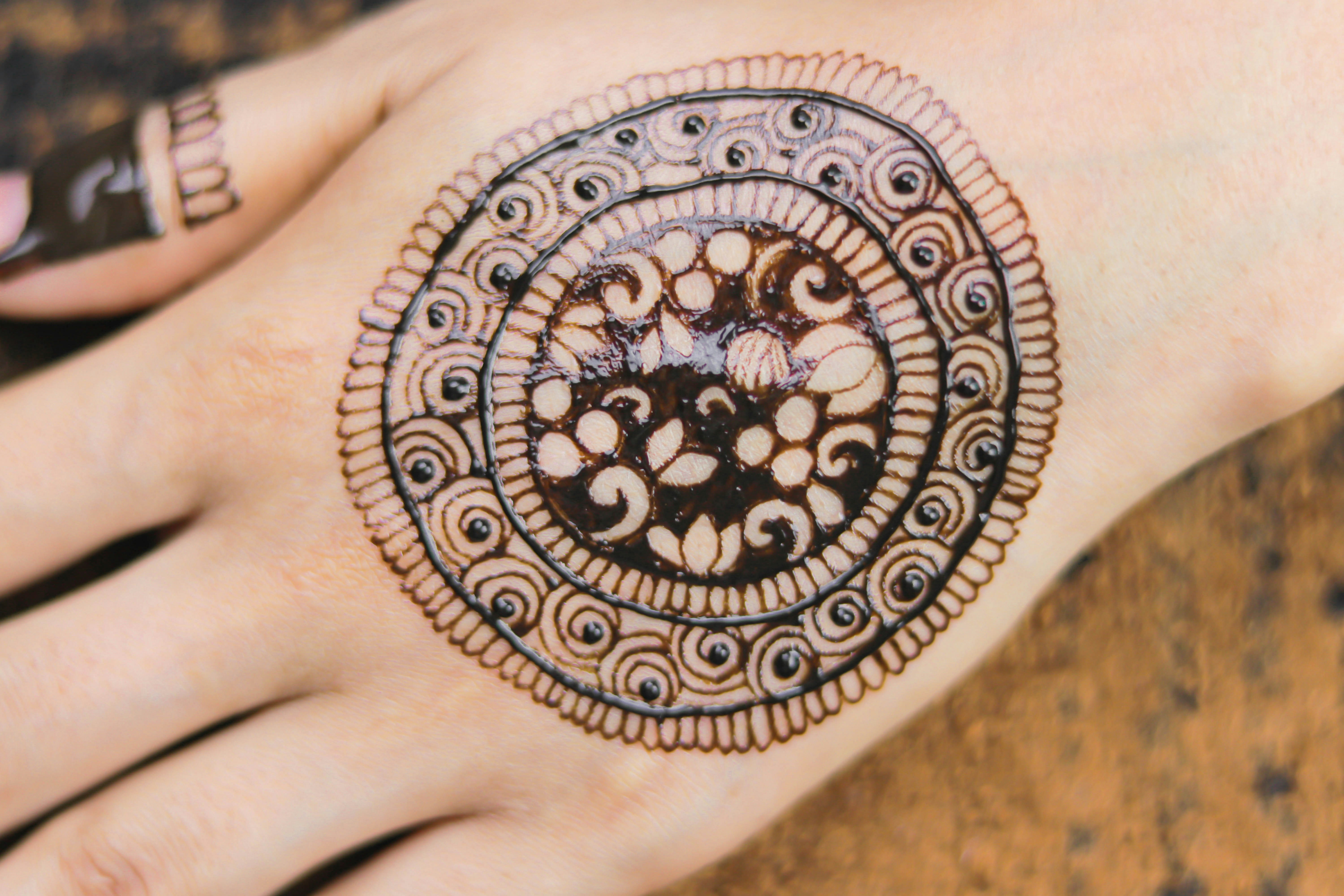 Stunning Mehndi Designs: 10 Flower Stylish Back Hand Mehndi