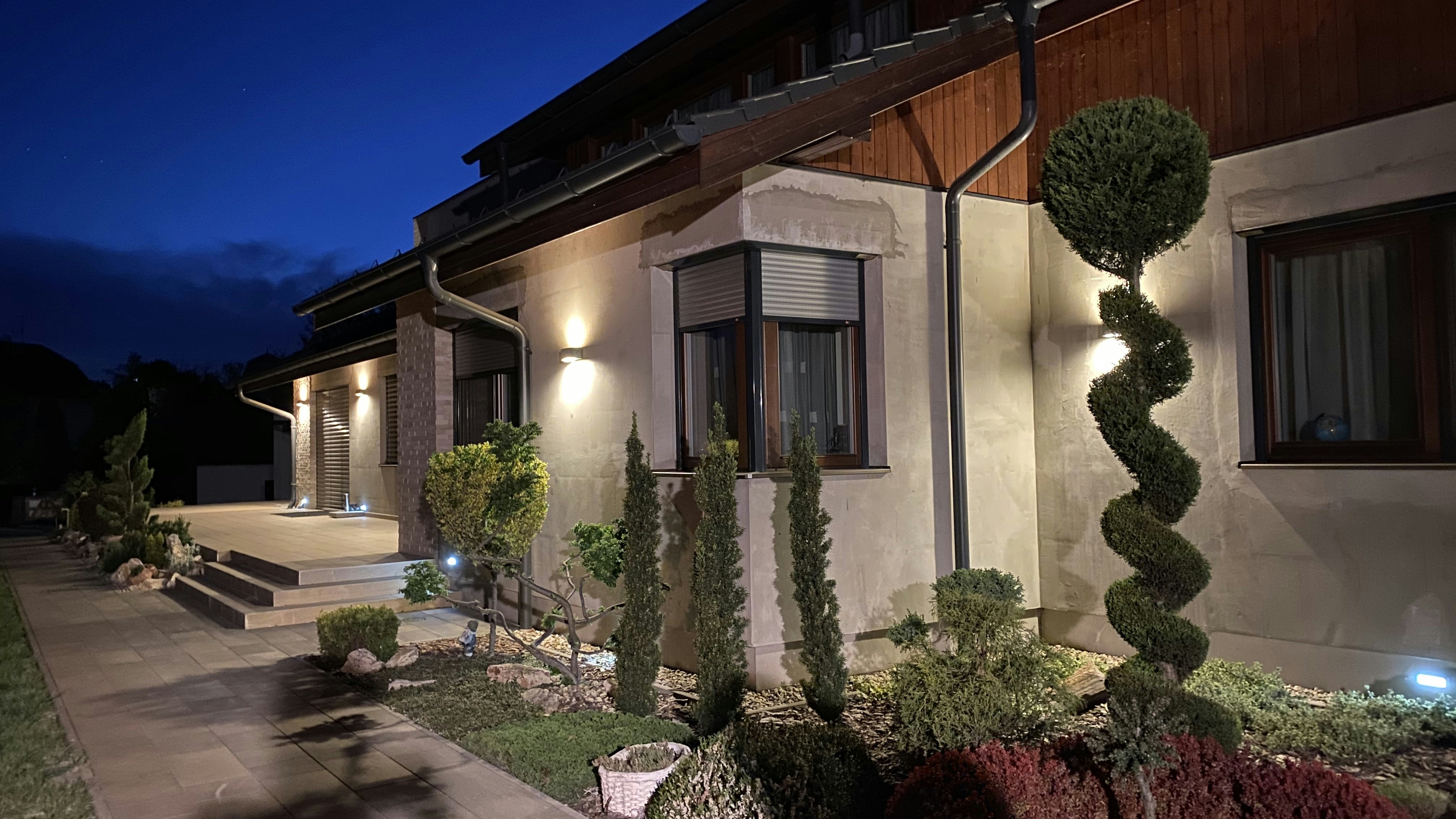 Modern Front Yard Plan