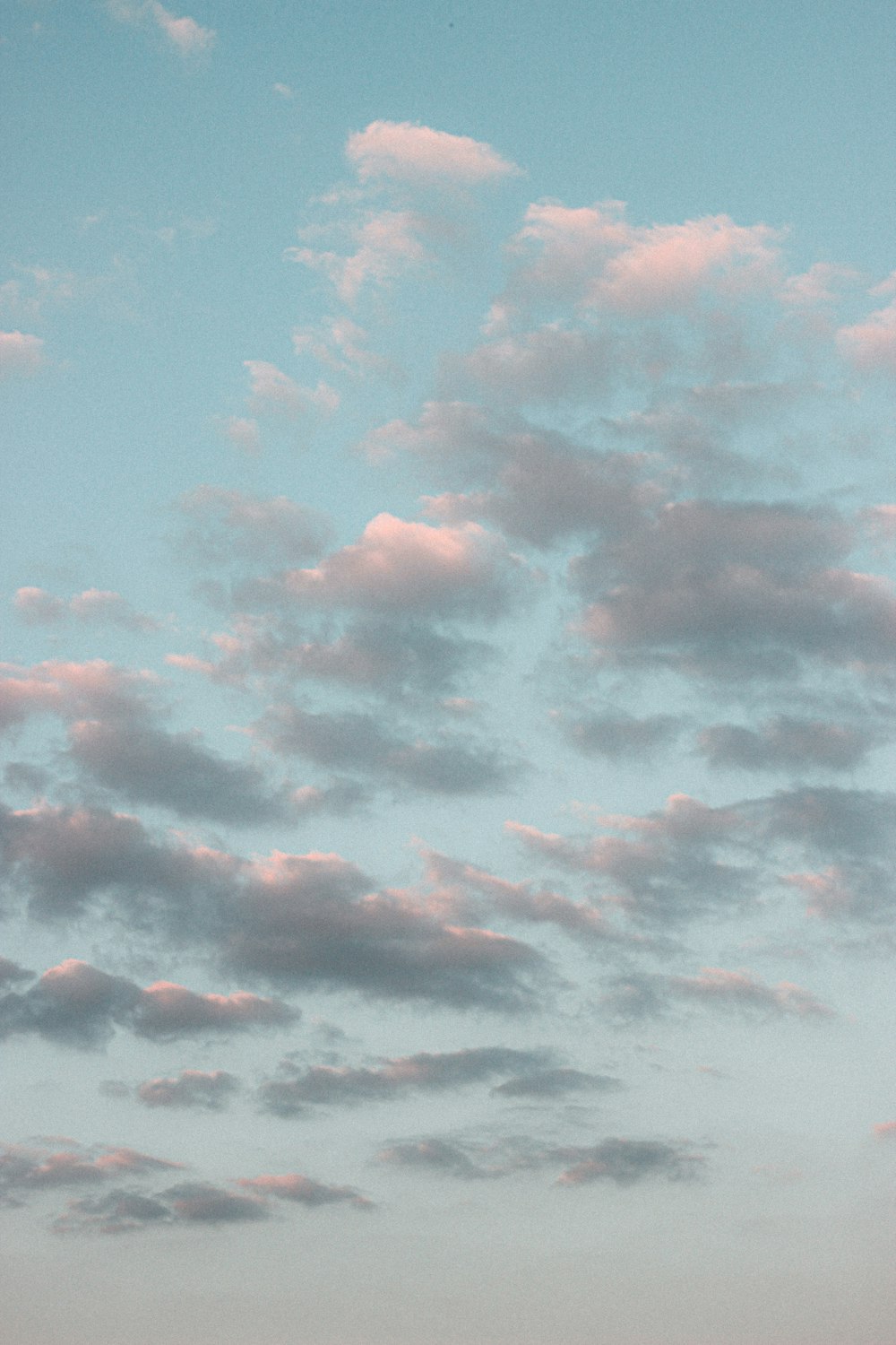 nuvole bianche e cielo blu durante il giorno