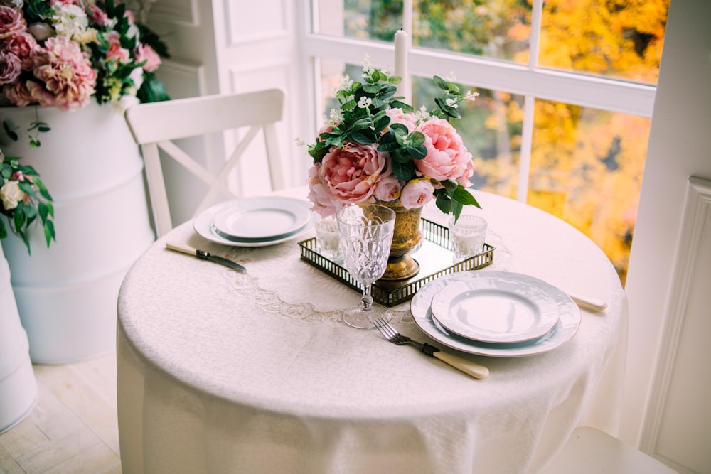 pink roses in clear glass vase on table