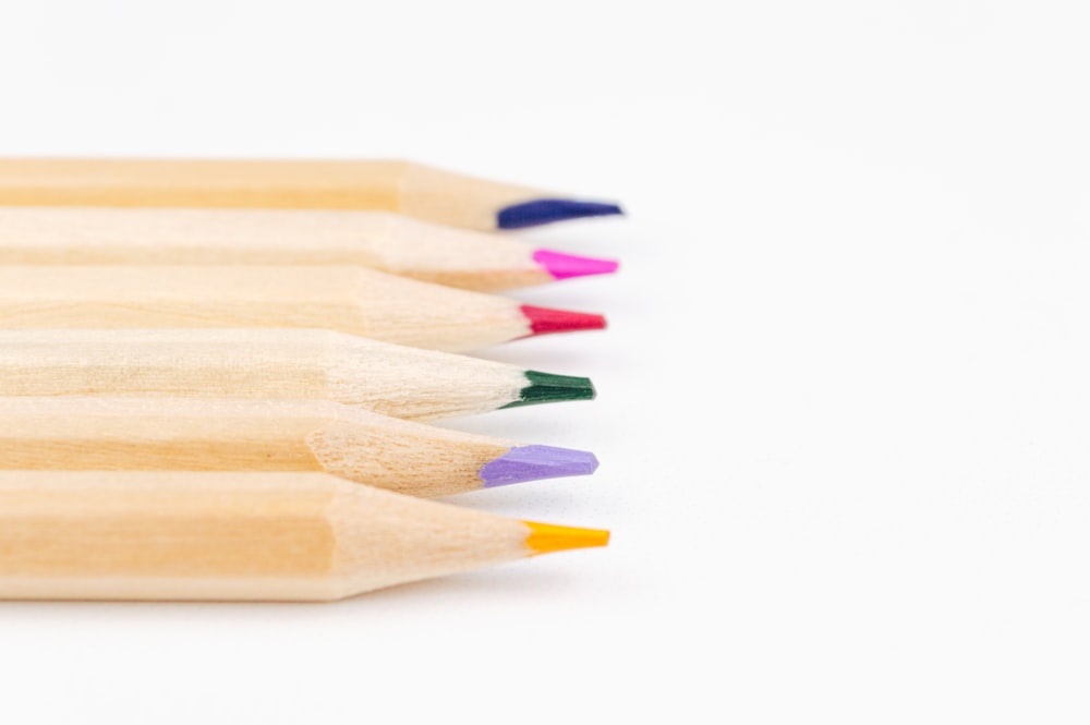 white and green color pencils