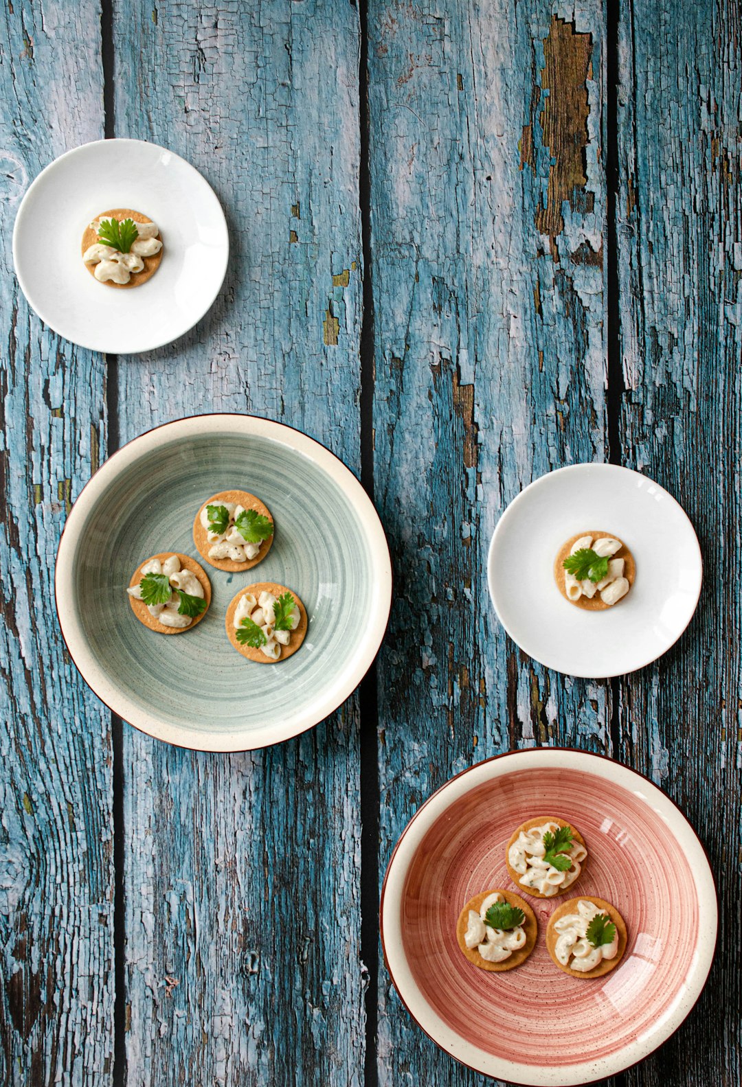 white ceramic bowls on gray wooden table