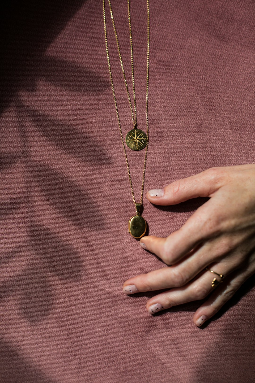 gold and green stone pendant necklace