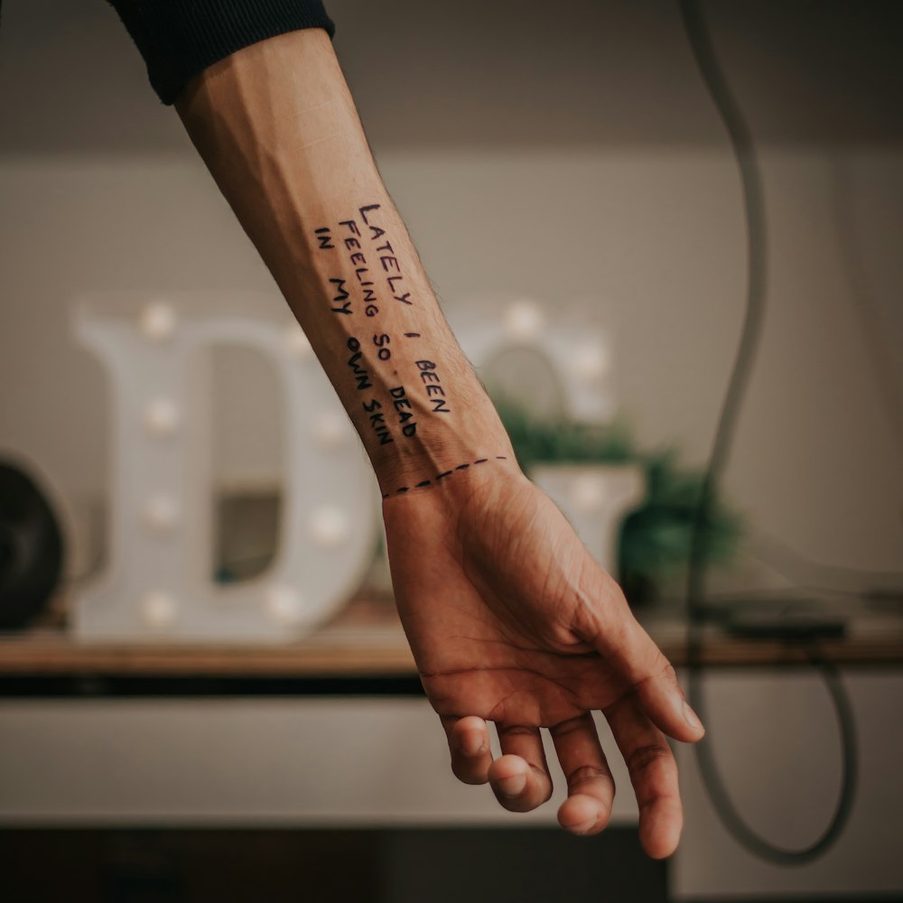Person with tattoo on left hand photo – Free Arm Image on Unsplash