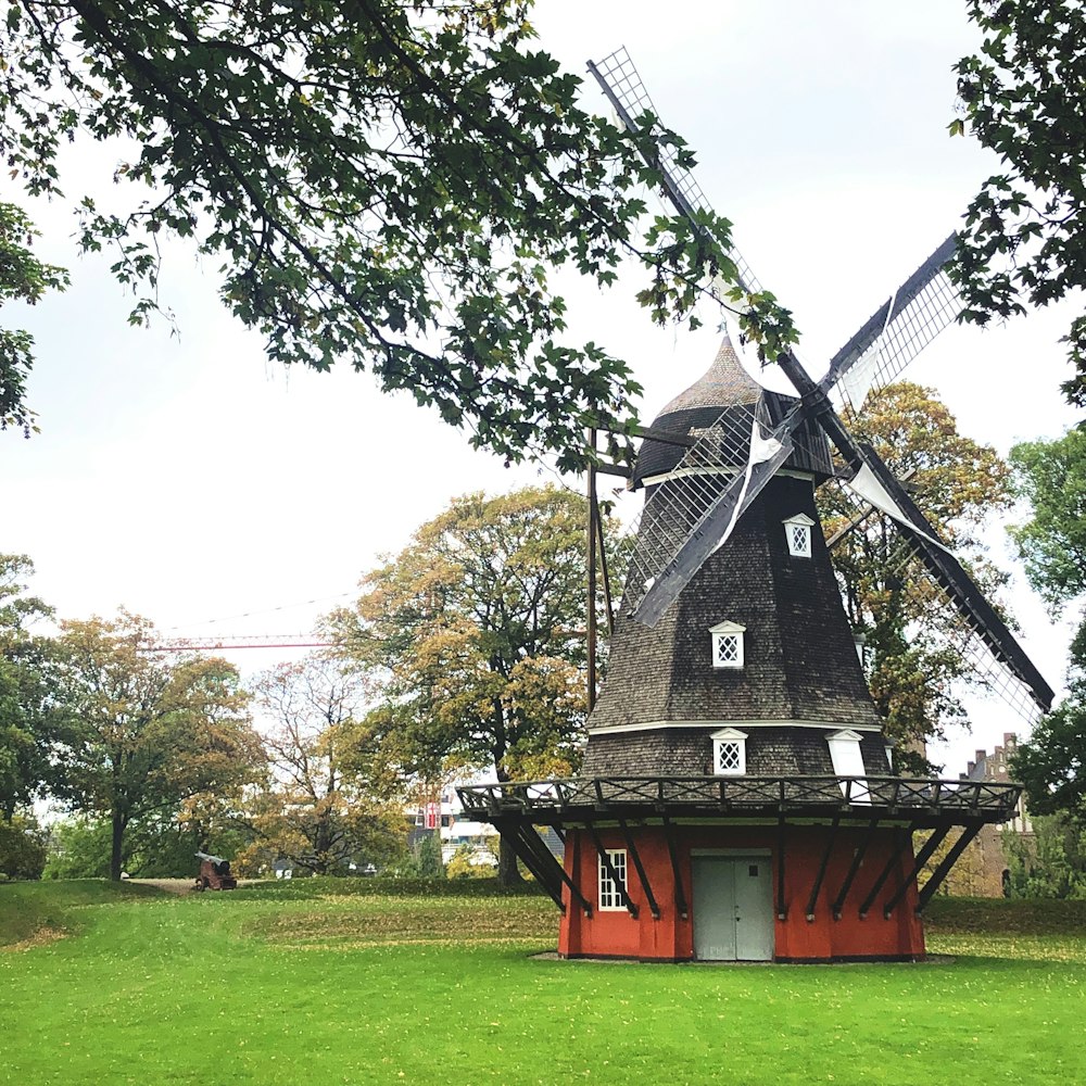 brown and gray wooden house on green grass field