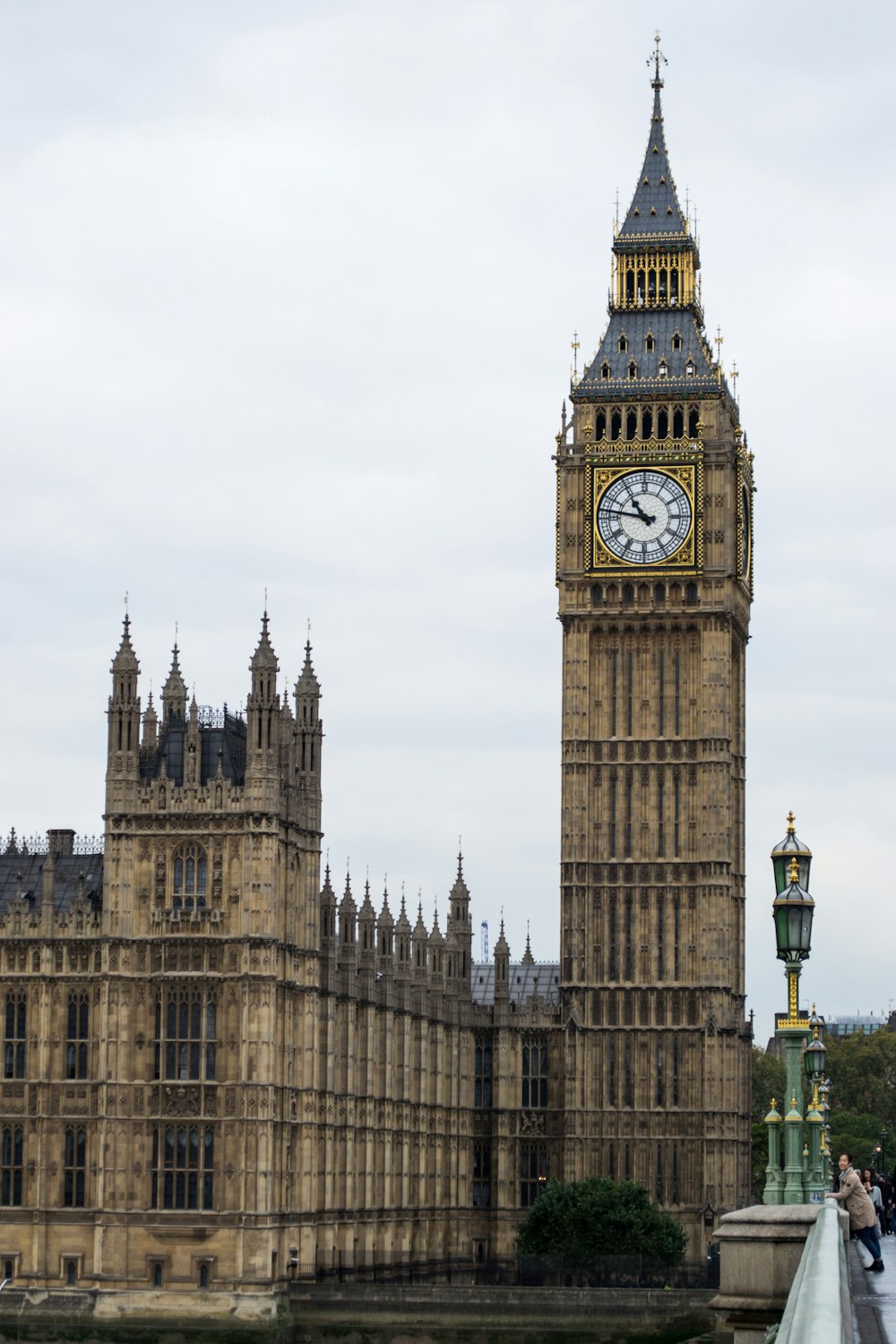 Big Ben tagsüber unter weißem Himmel