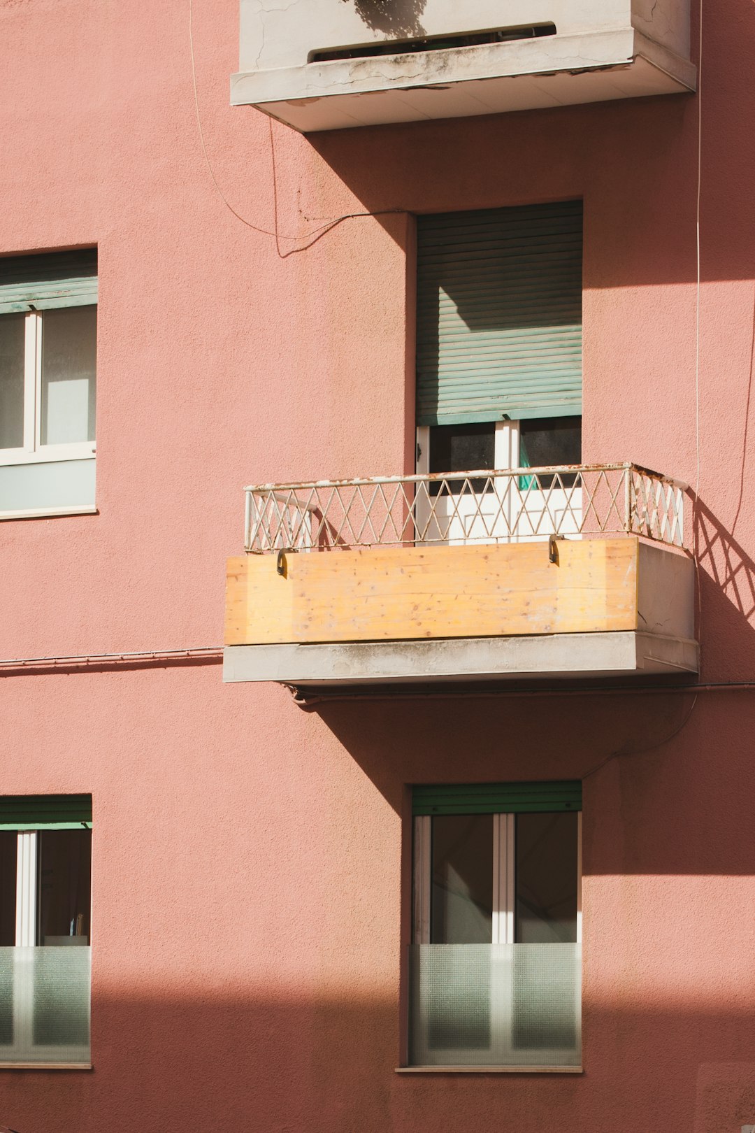 brown and white concrete building