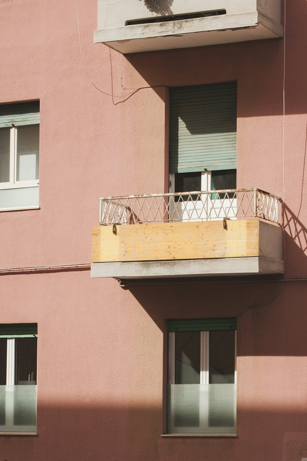 brown and white concrete building